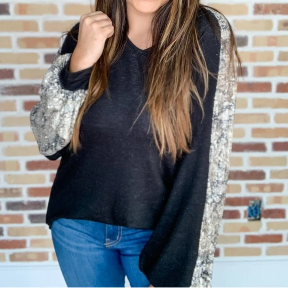 Women's Top A SHOULDER TO SHINE ON SWEATER